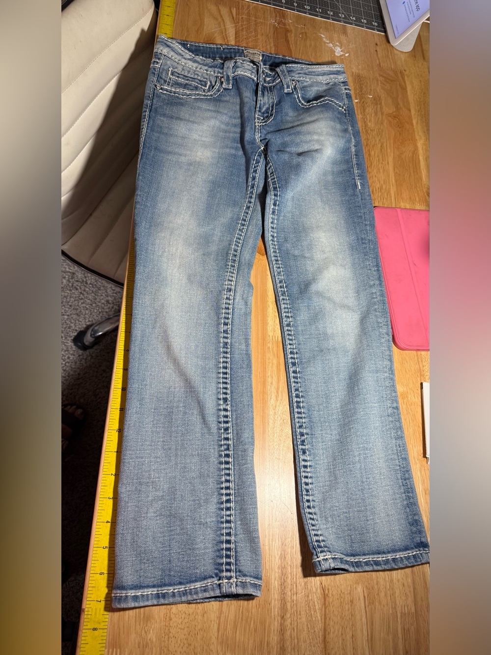 Anoname Women's Light Wash Straight-Leg Jeans